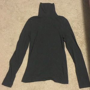 Women’s Express long-sleeve turtleneck size small